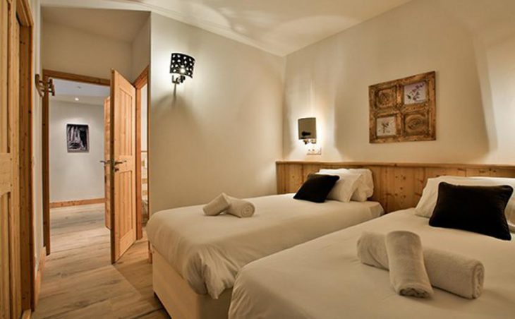 Chalet Hepatica, La Plagne, Twin Bedroom